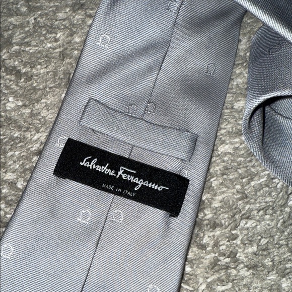 Salvatore Ferragamo Silver Tie with Subtle Pattern - Picture 6 of 6